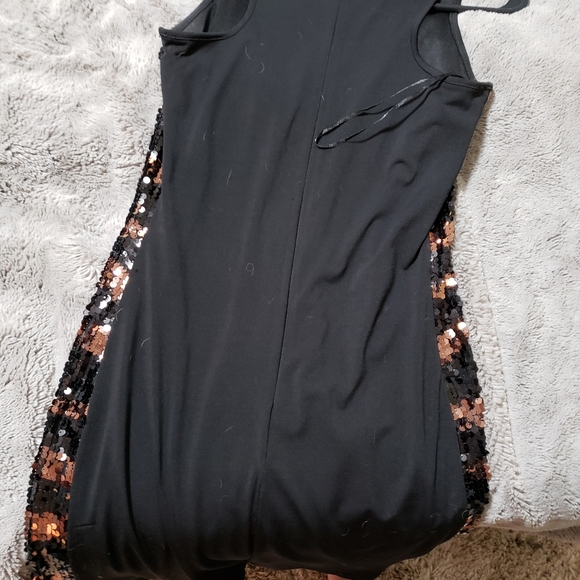 multiple dresses - Picture 5 of 11